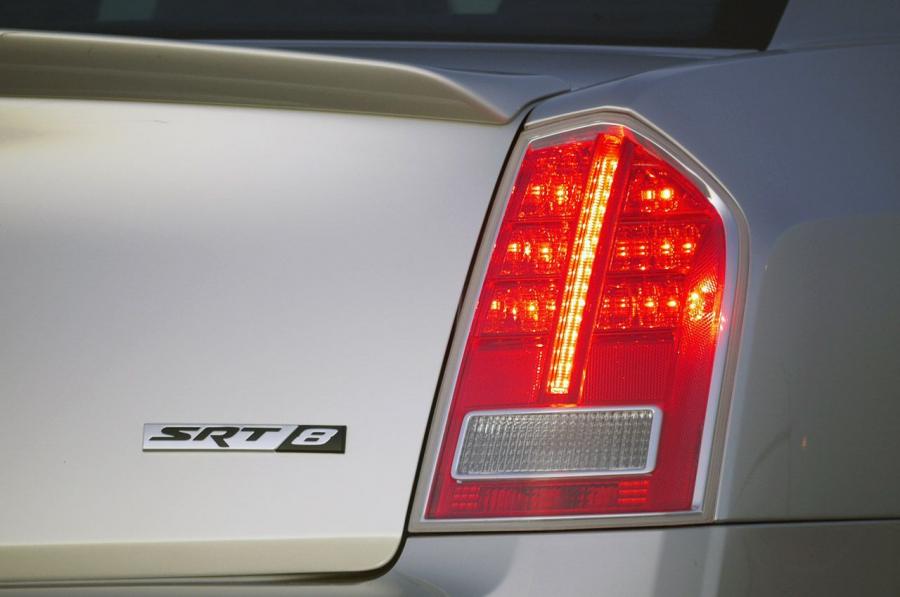  Chrysler 300C SRT8 2012 года  (фото 29 из 100)